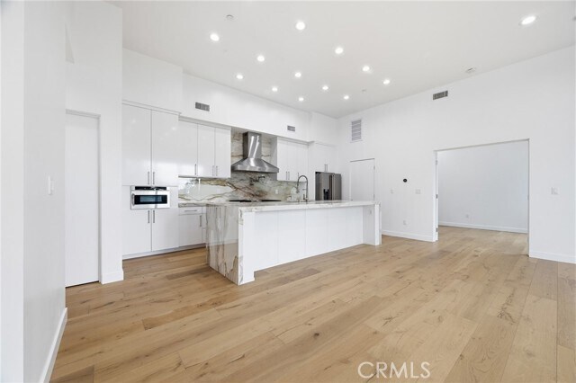 Building Photo - 6565 Pickwick St