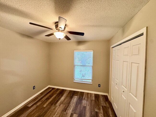 Building Photo - Spacious 3 Bedroom 2 Bath home, close to lake Minneola and Downtown Clermont