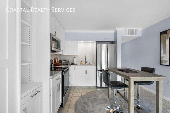 Building Photo - 210 Pelham Rd