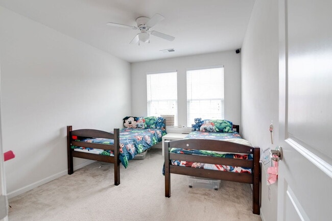 Building Photo - 8992 Ringview Dr