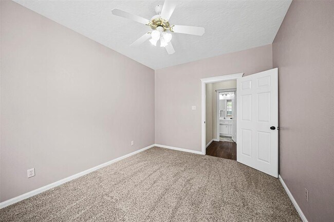 Building Photo - 2452 Ripplewood Dr