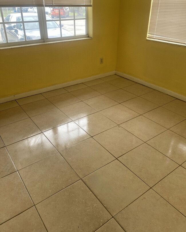 Building Photo - 2545 York St