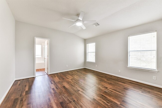 Building Photo - 3863 Silver Hawk Dr