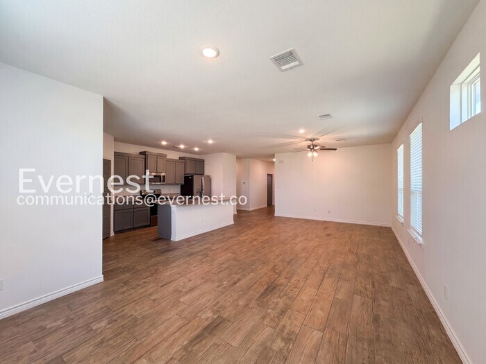 Building Photo - 2207 Hornbeam St