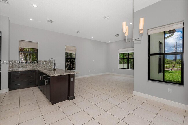 Building Photo - 3320 NW 84th Way