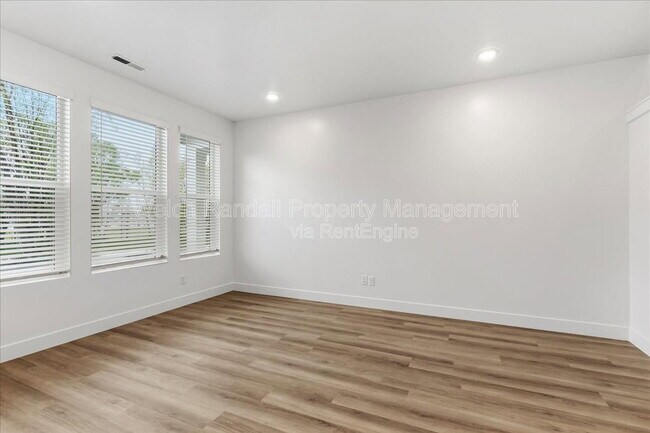 Building Photo - 1041 N 200 W