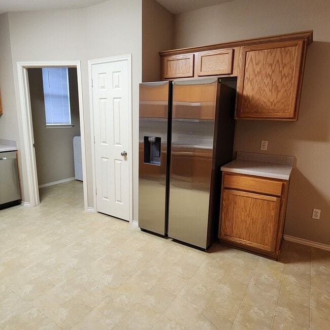 Building Photo - Enchanting 4 Bedroom home located in Plum Creek!