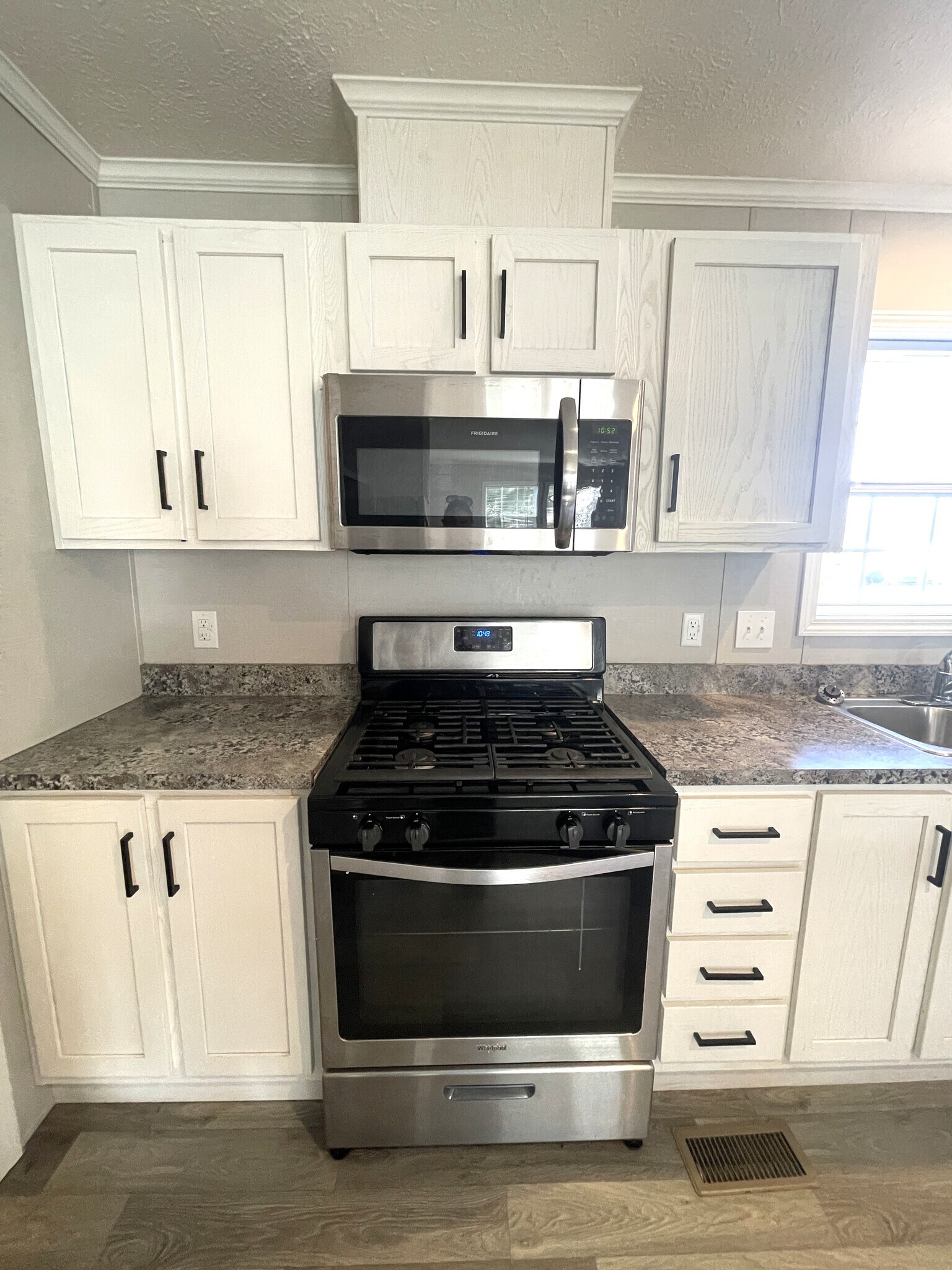 Building Photo - 49 Bellwood Dr