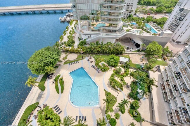 Building Photo - 2451 Brickell Ave