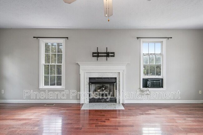 Building Photo - 320 Roundtree Dr