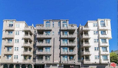 Building Photo - 848 Irolo St