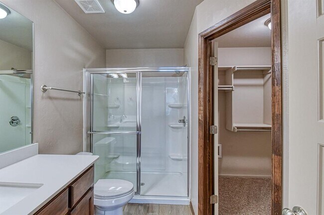 Building Photo - 6509 SE 87th St