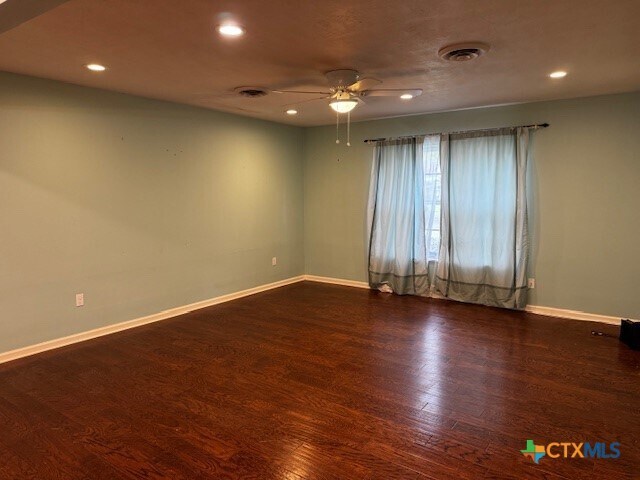 Building Photo - 1422 Mockingbird Ln