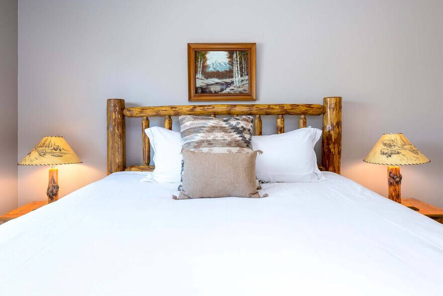 Building Photo - 10576 Village Loop