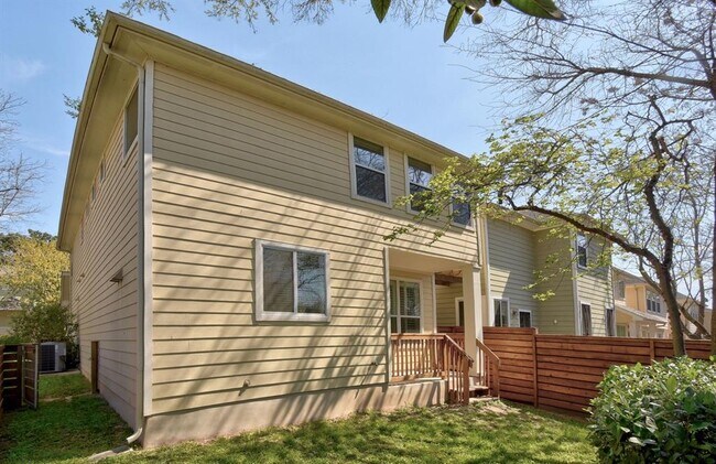 Building Photo - 1821 Village Oak Ct