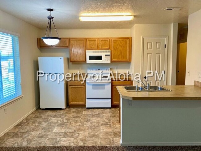 Building Photo - 1053 W Pine Ave