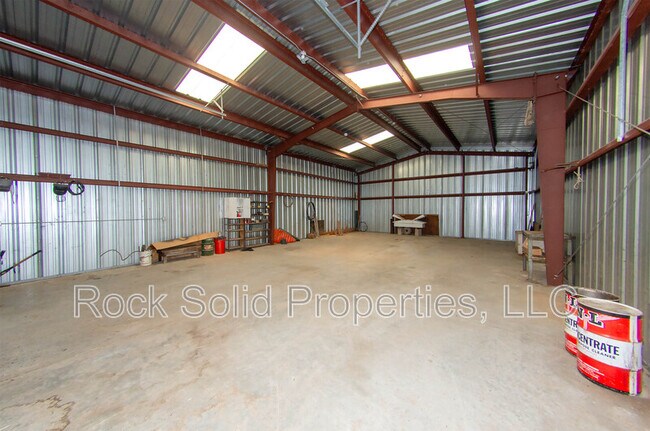 Building Photo - 1556 Rd 140