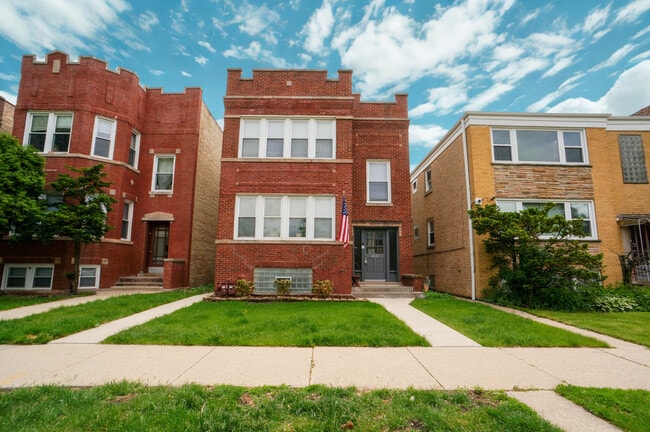 Building Photo - 4123 W Wellington Ave