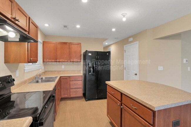 Building Photo - 7449 Sugarbark Dr