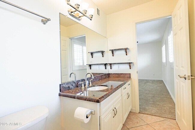 Building Photo - 2547 W Naranja Ave