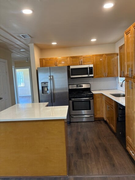 Building Photo - 2205 A E Isaacs Ave