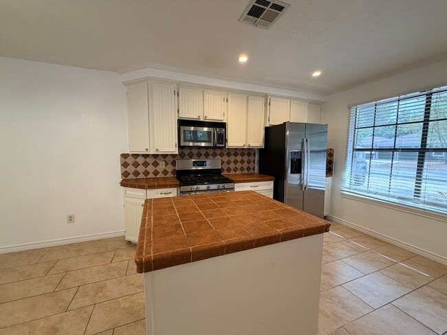 Building Photo - 12716 Covington Trail