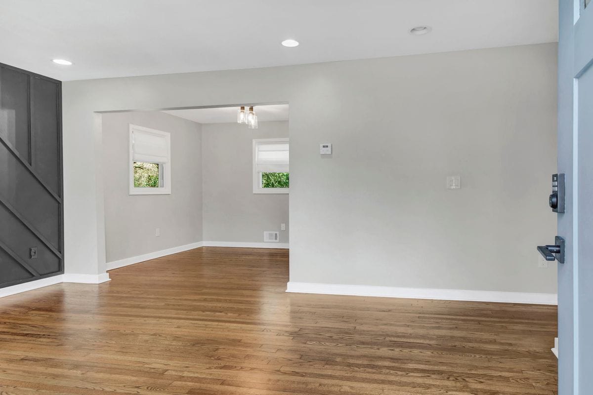 Building Photo - 2692 Rockcliff Rd SE