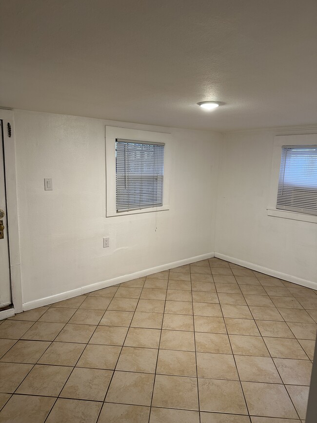 Building Photo - 7600 Burthe St