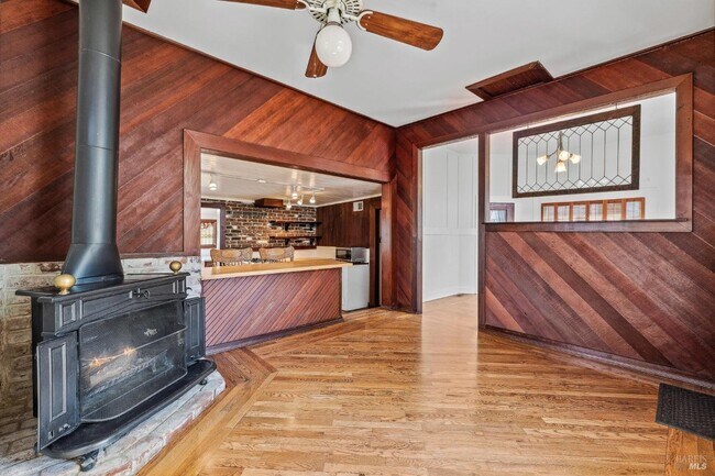 Building Photo - 415 Turney St