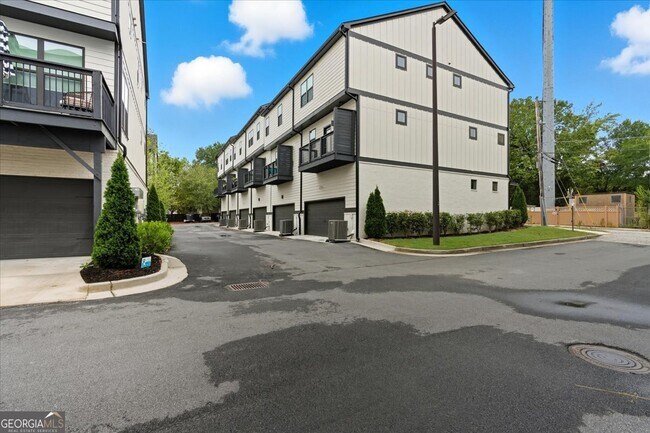 Building Photo - 2030 Main St NW