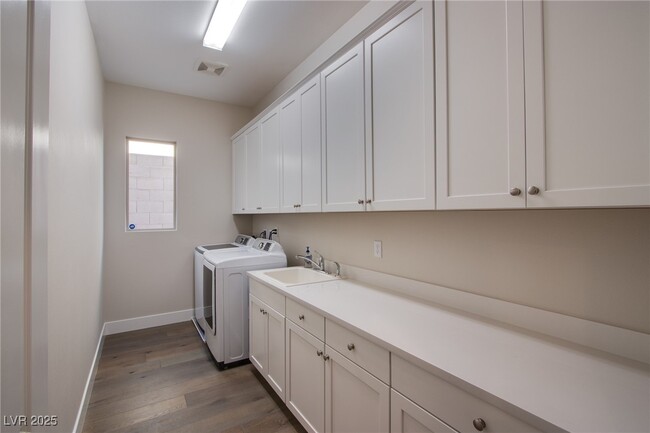 Building Photo - 3597 Royal Fortune Dr