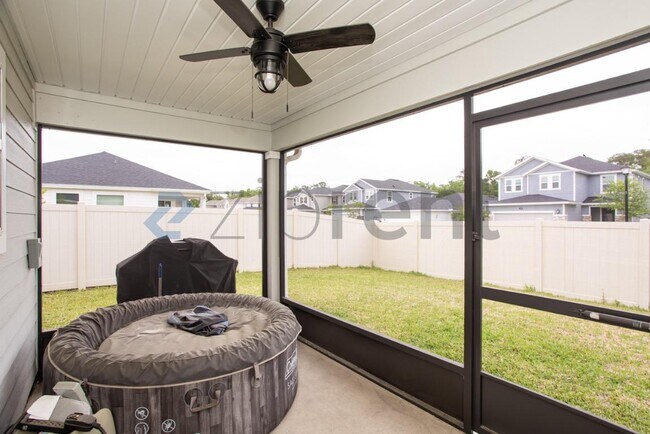 Building Photo - Unit