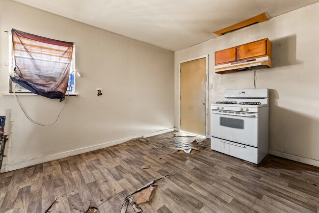 Building Photo - 932 Lewis St