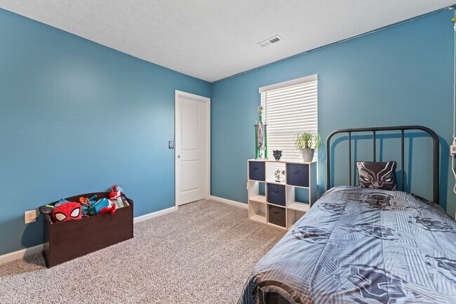 Building Photo - 8609 Warbler Br Wy