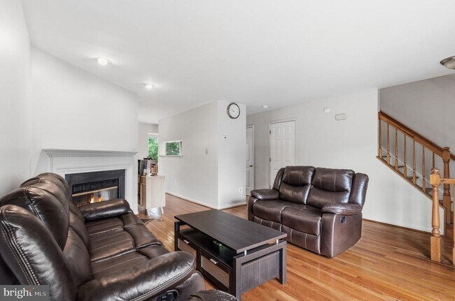 Building Photo - 45547 Hutchens Square