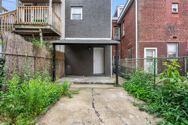 Building Photo - Beautifully Renovated 3 Bed/3.5 Bath Home in the Heart of Lawrenceville -  Available July!