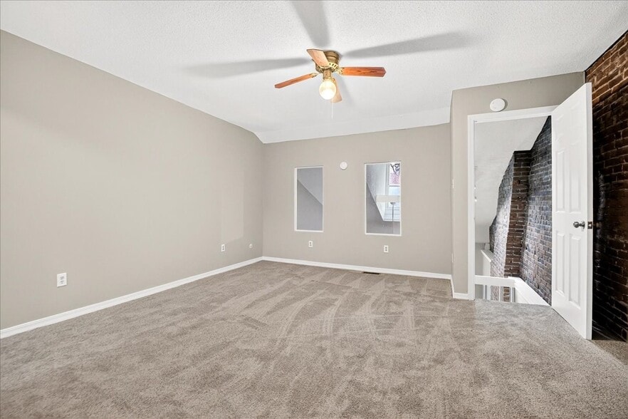 Third Level Private Ensuite - 2350 S 10th St