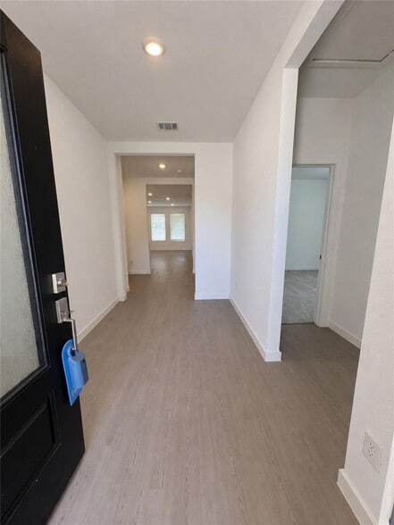 Building Photo - 635 Stud Dr