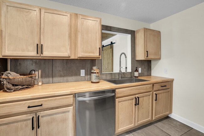 Building Photo - 28 Gerald Dr