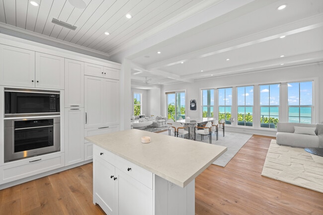 Building Photo - 5525 Jimmy Buffett Mem Hwy