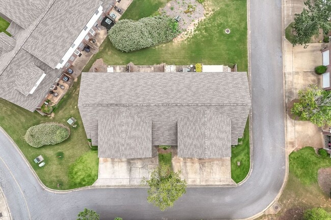 Building Photo - 2428 E University Dr