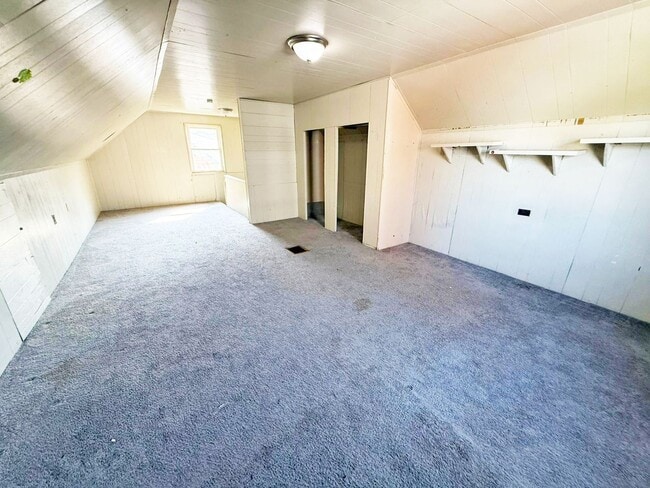 Building Photo - 3 BED 1 BATH BEAUTIFUL SINGLE FAMILY HOME