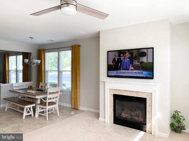 Building Photo - 17614 Four Seasons Dr