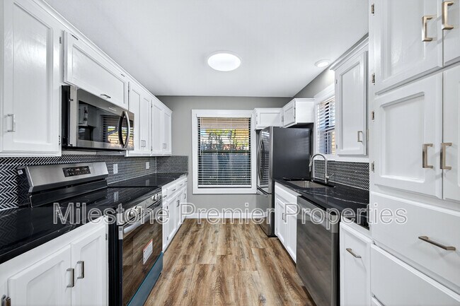 Building Photo - 3014 Jennifer Ave