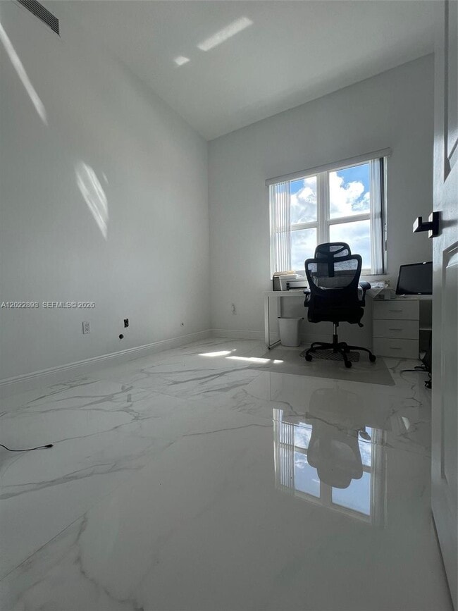 Building Photo - 7910 Harbor Island Dr