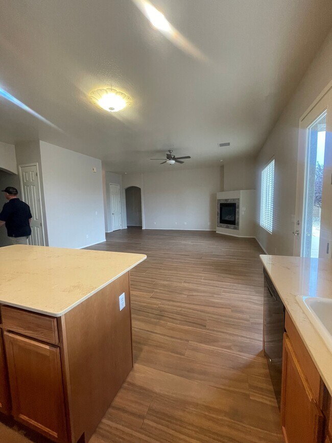Building Photo - 5649 N Bentley Ct