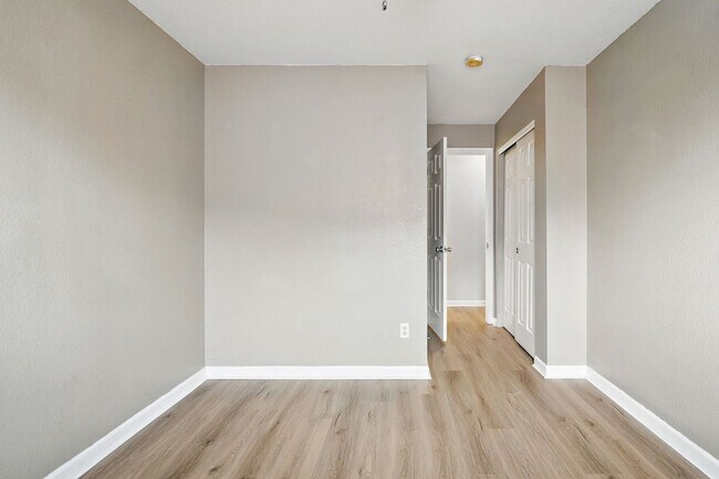Building Photo - Updated Home in Sunnyside!