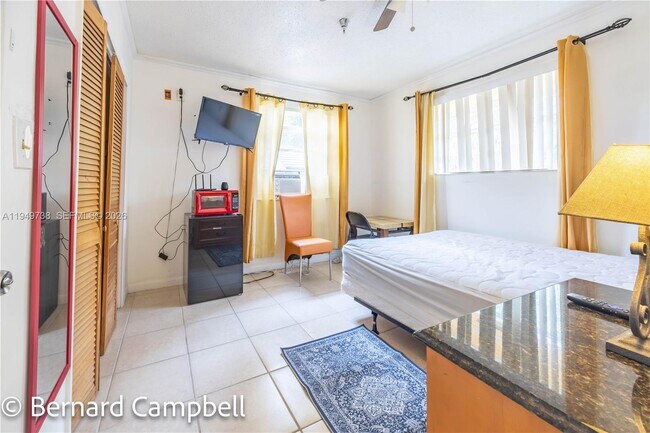 Building Photo - 129 SE 5th St