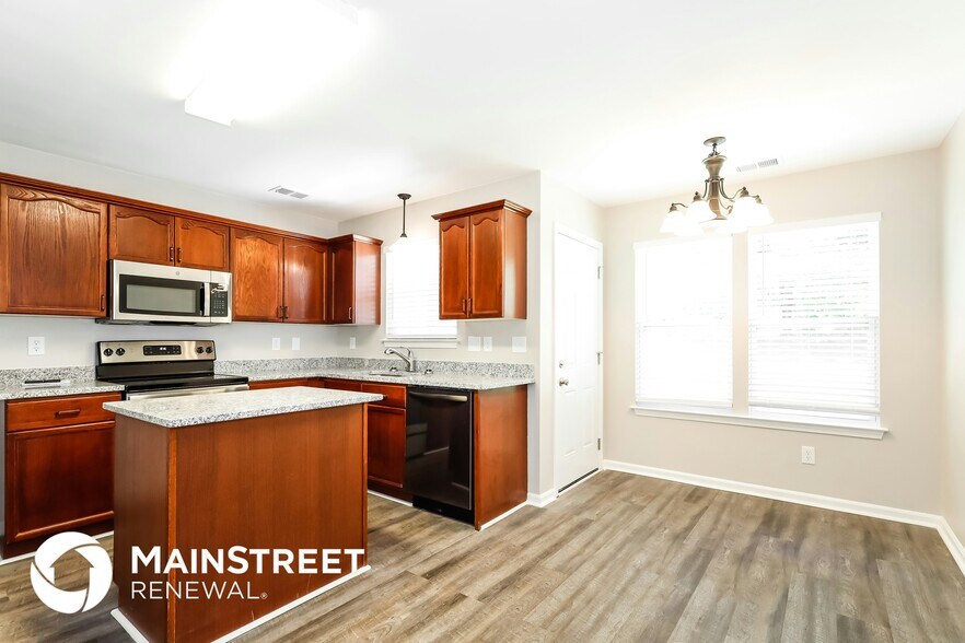 Building Photo - 3601 Kristofer Dr