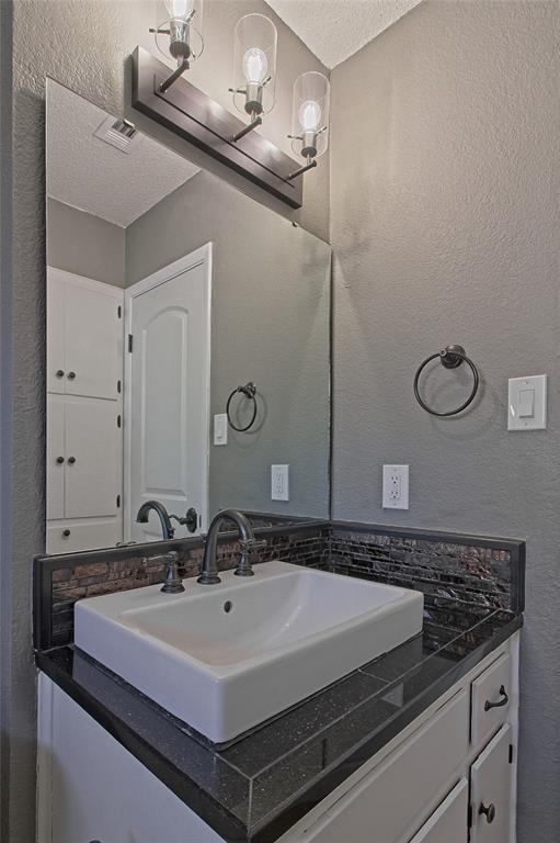 Building Photo - 909 Garden Meadow Dr